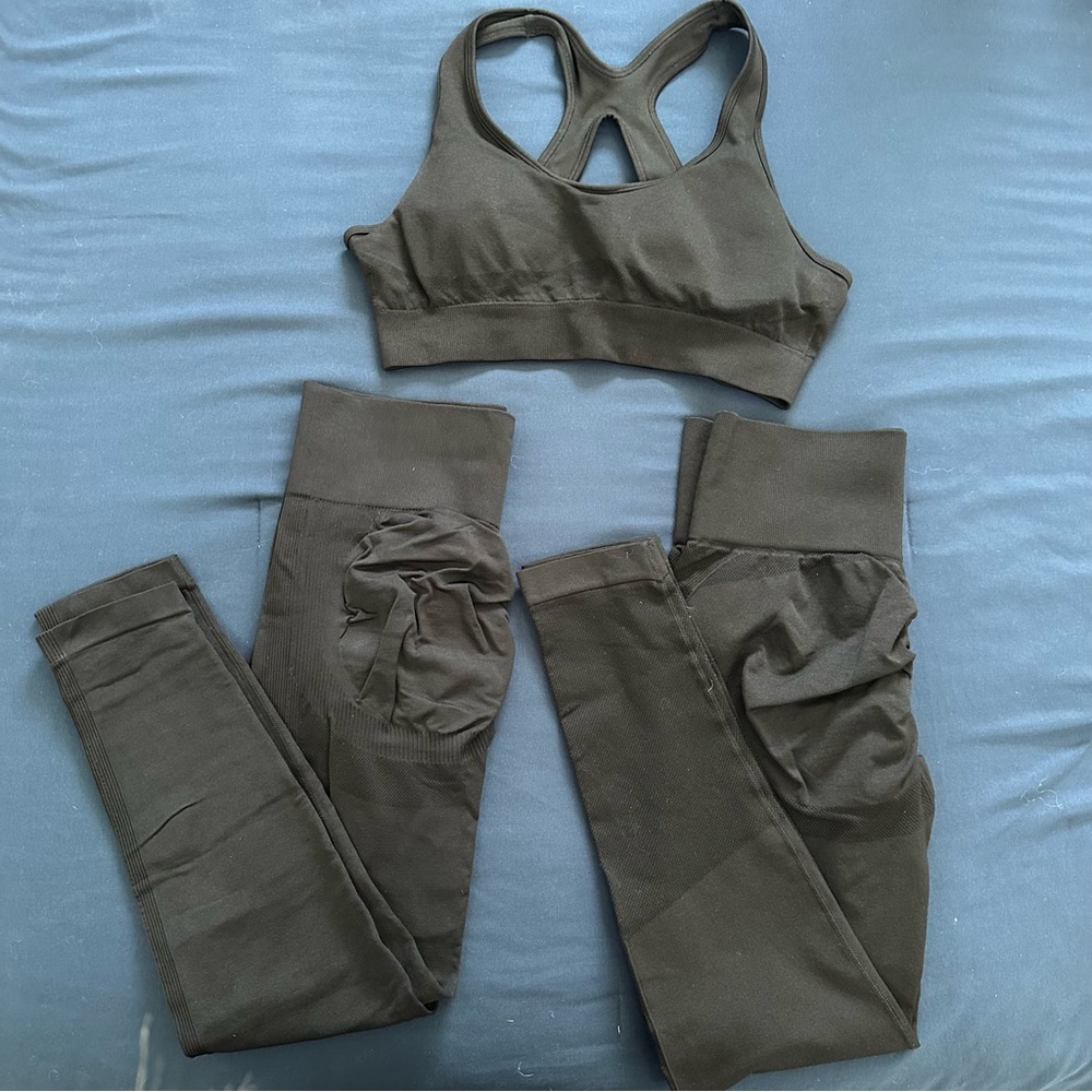 BLACK LEGGINGS SIZE L- NWOT